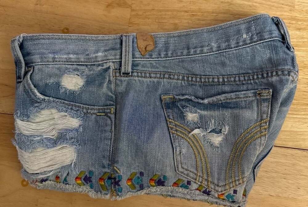 Hollister Distressed Denim Shorts with  Embroidery Size 5 W27